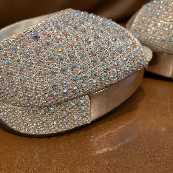 Pierre Dumas Rhinestone Wedge Sandal GORGEOUS! Size 7 Silver - Picture 9 of 11